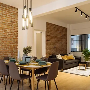  דירה Bright 3br Flat - Location - View Balcony