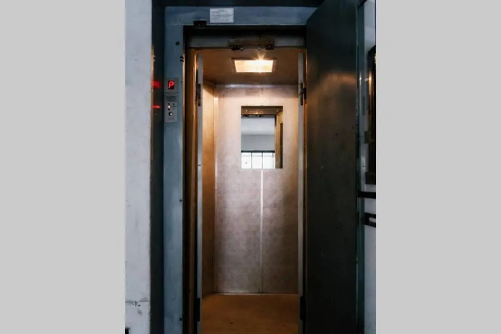 דירות בוקרשט Luxurious Huge Flat With Large Terrace רומניה